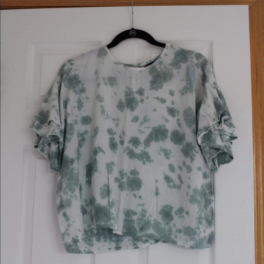 NWOT Flutter sleeve top